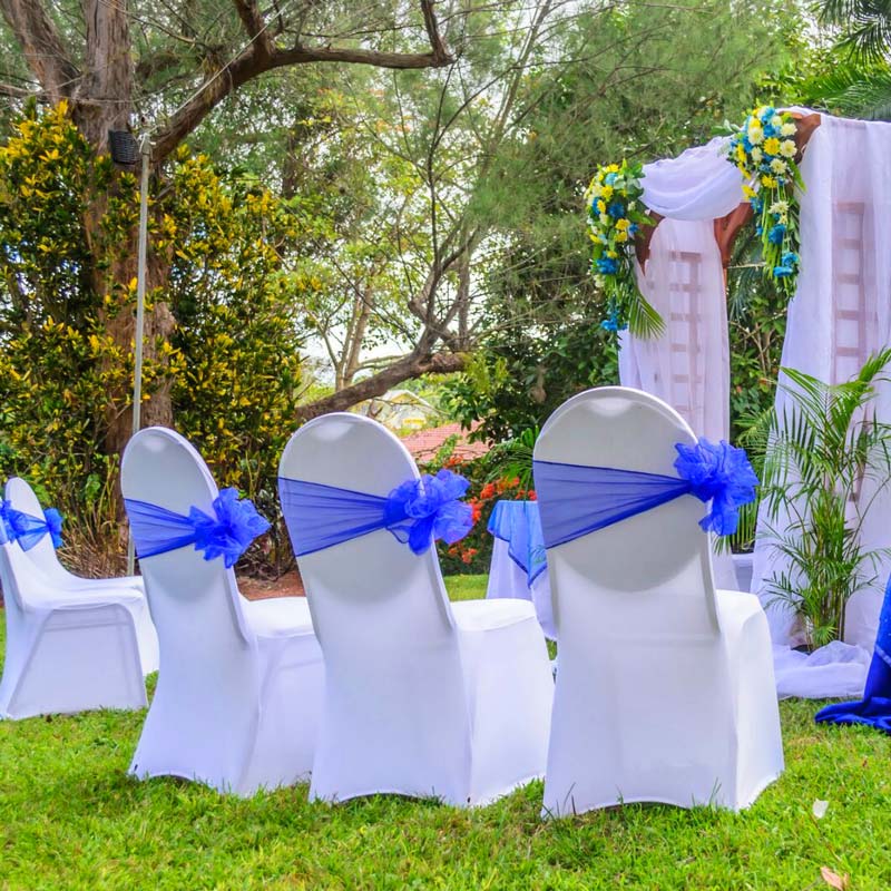 Intimate-Garden-Wedding-at-Mandeville-Hotel
